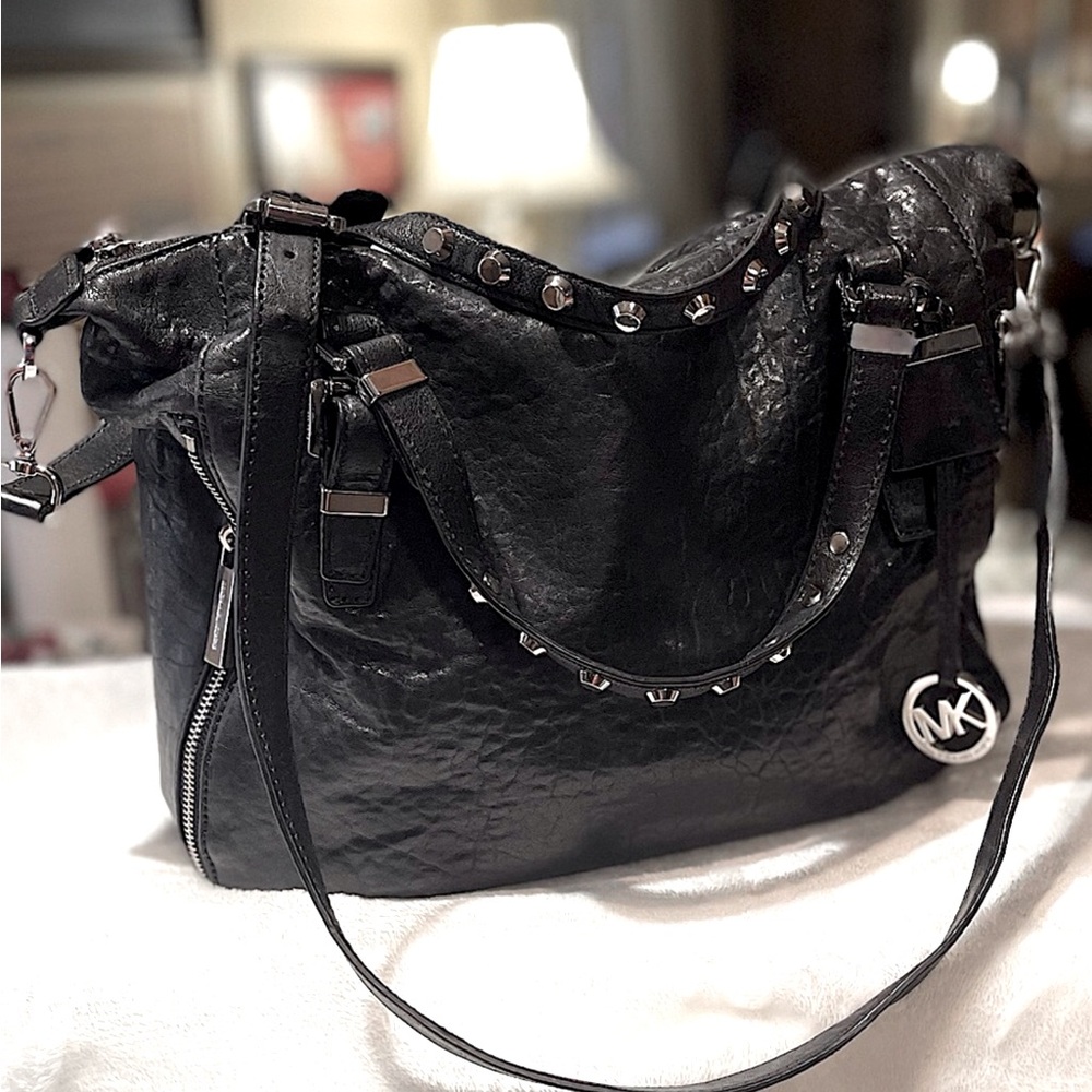 🖤Michael Kors Lg “Essex”Studded Shoulder Satchel